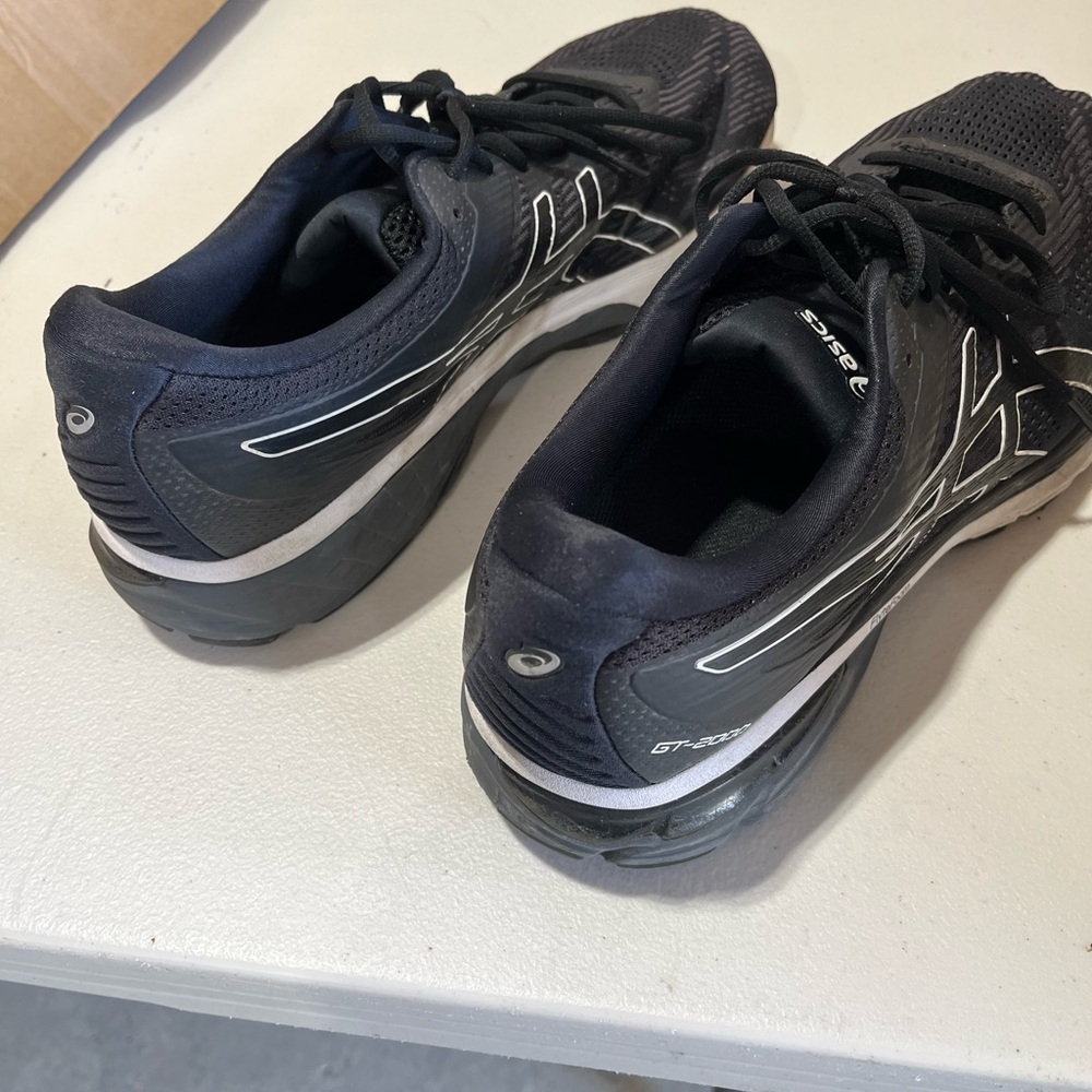 ASICS Men's Black and White Athletic Shoes